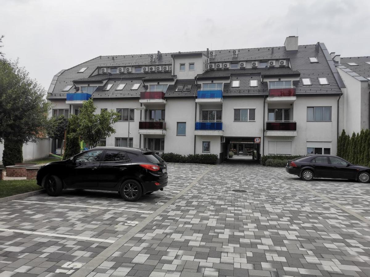 Szabo Lux Apartman シャールヴァール エクステリア 写真